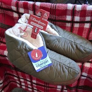 Dearfoams Olive Quilted Slip-On Memory Foam Slippers with Cream Sherpa Lining.XL